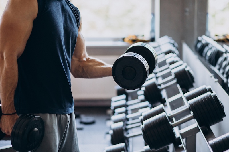 Man på gym